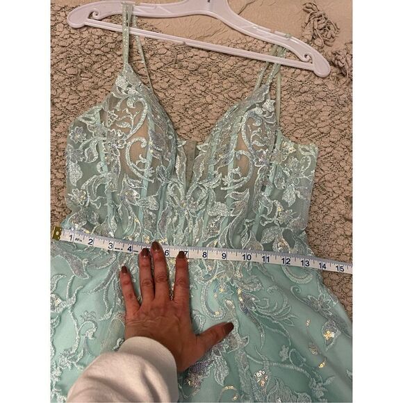 Ellie Wilde Mon Cheri Prom Dress. Size 6. Sea foam Green w/opalescent sequins. - Picture 13 of 14
